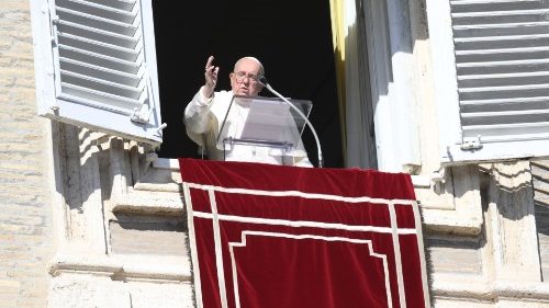 Il Papa: i Santi, testimoni di cammini di luce, possibili anche per noi