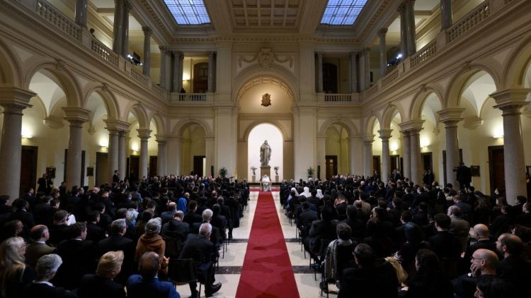 L'ultimo papa a visitare la Pontificia Universit&agrave; Gregoriana &egrave; stato Papa Francesco, che si &egrave; recato nell'ateneo il 5 novembre 2024 in occasione del Dies Academicus.