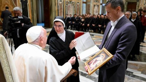 Папа манахіням: будзьце настаўніцамі мастацтва малітвы