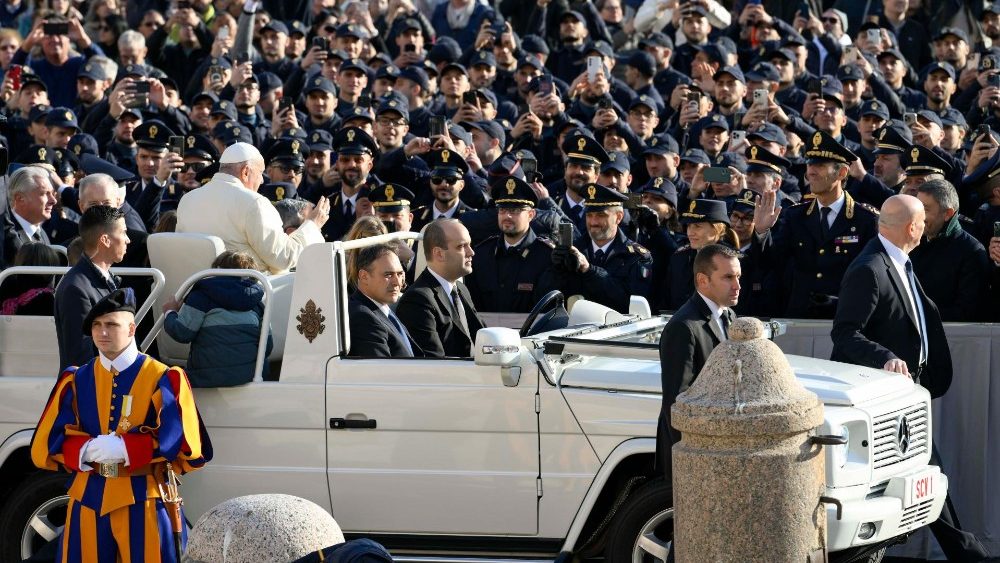 Vid den allmänna audiensen på Petersplatsen onsdagen den 13 november fortsatte påven sina rad katekeser om den helige Anden och reflekterade över mariansk fromhet.