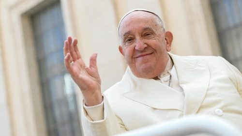 Pope at Audience: Mary takes us by the hand to Jesus