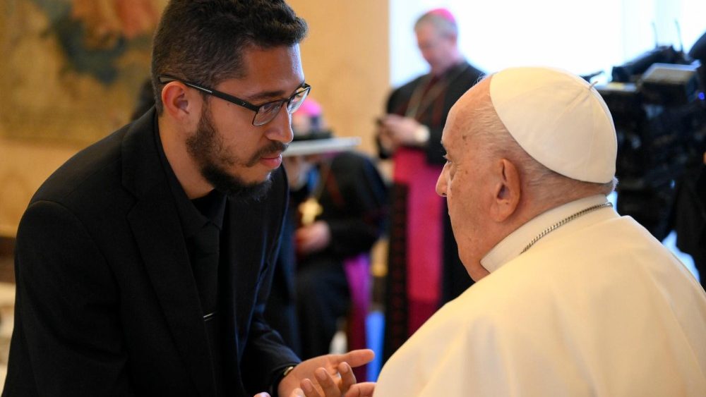 Un' altro momento dell'udienza ai seminaristi spagnoli ricevuti nella mattina del 16 novembre