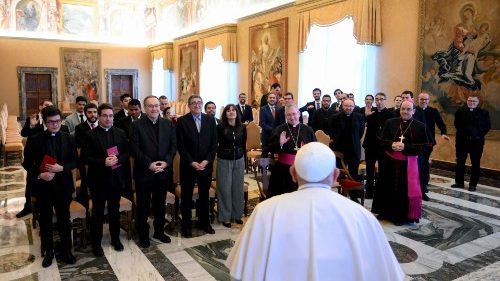 Папа – семинаристам: «Отправляйтесь к узникам»