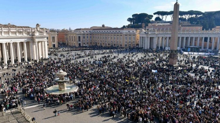 Паломники на площади Святого Петра (17 ноября 2024 г.)