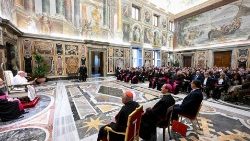 Папа з ўдзельнікамі курсаў, арганізаваных Трыбуналам Рымскай Роты