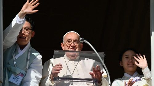 Pope to young people: Have courage to bear witness to hope!