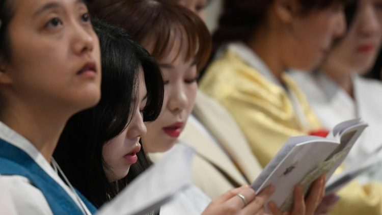 I giovani coreani nella Basilica Vaticana