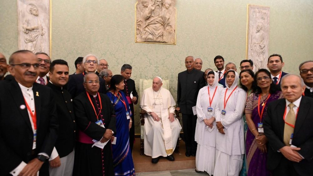 Падчас сустрэчы Францішка з прадстаўнікамі джайнізму