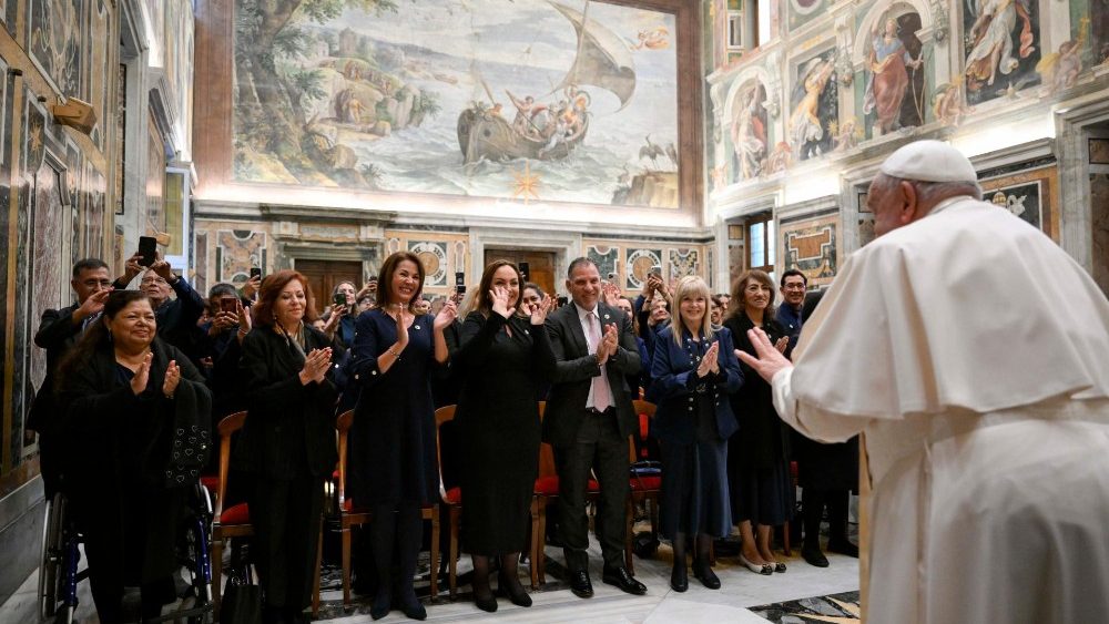 Папа з прадстаўнікамі арганізацыі "Сейбіт-Новая Евангелізацыя" (El Sembrador-Nueva Evangelización)