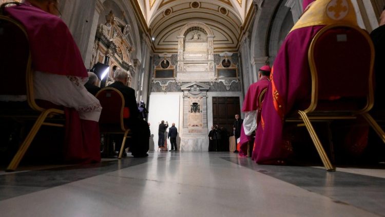 Bei einer Vor-Zeremonie zur Eröffnung der Heiligen Pforte, der sogenannten Recognitio
