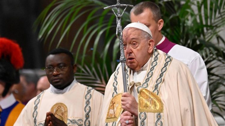 PAPA NA MAKARDINALI WAPYA WAKATI WA MISA