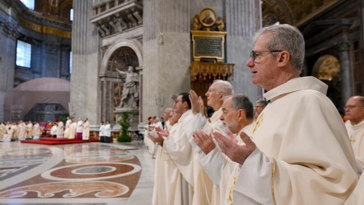 Papstmesse mit neuen Kardinälen