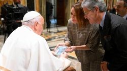 La rencontre du Pape avec les artistes du Concert de Noël. 
