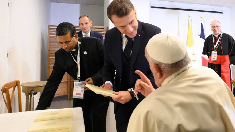 2024.12.15 Viaggio Apostolico ad Ajaccio - Incontro con il Presidente e congedo
