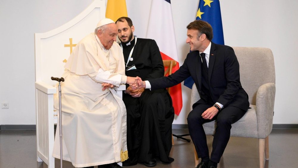 Encuentro del Papa Francisco con el Presidente Emmanuel Macron, domingo 15 de diciembre de 2024. (Vatican Media)