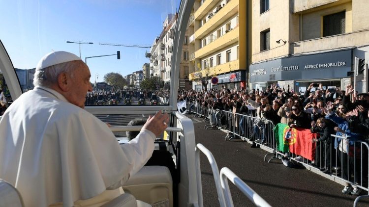 Le Pape dans les rues d'Ajaccio. 