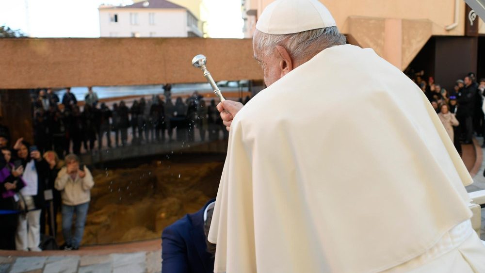 Fotogalerie z prvních okamžiků papežova pobytu na Korsice