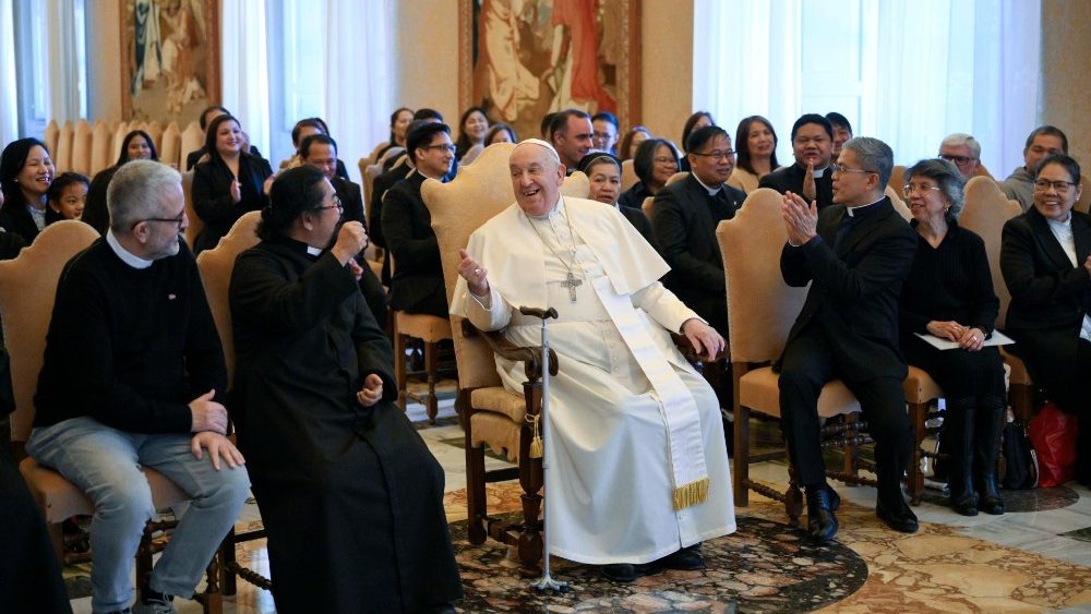 Папа з прадстаўнікамі філіпінскай супольнасці з Іспаніі