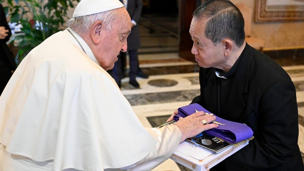 Папа з прадстаўнікамі філіпінскай супольнасці з Іспаніі