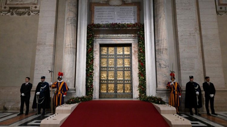 圣伯多禄大殿的圣门