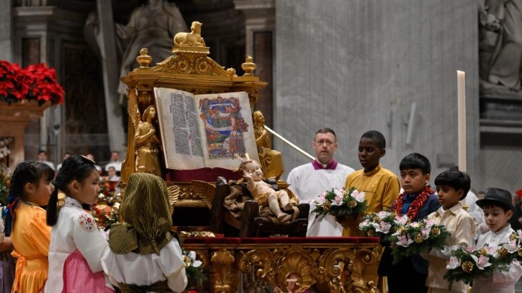 Neno amefanyika mwili na kukaa kati ya watu wa Mungu