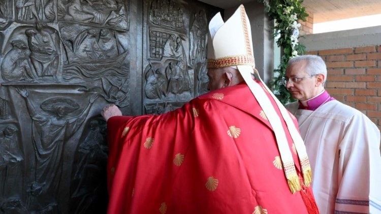 Papa Francisco abre a Porta Santa no Cárcere de Rebibbia em 26/12/2024 