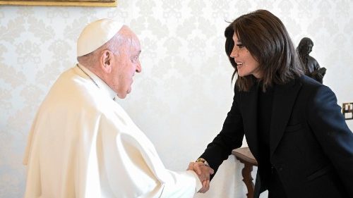 Italiens Ministerin f&uuml;r Universit&auml;ten und Forschung beim Papst