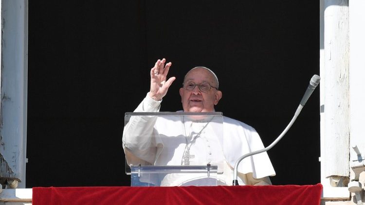 Papa Francisko wakati wa tafakari