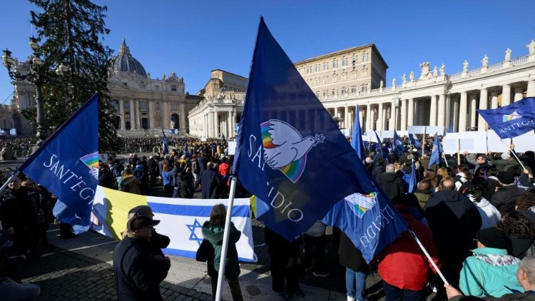 Waamini katika katika uwanja wa Mtakatifu Petro