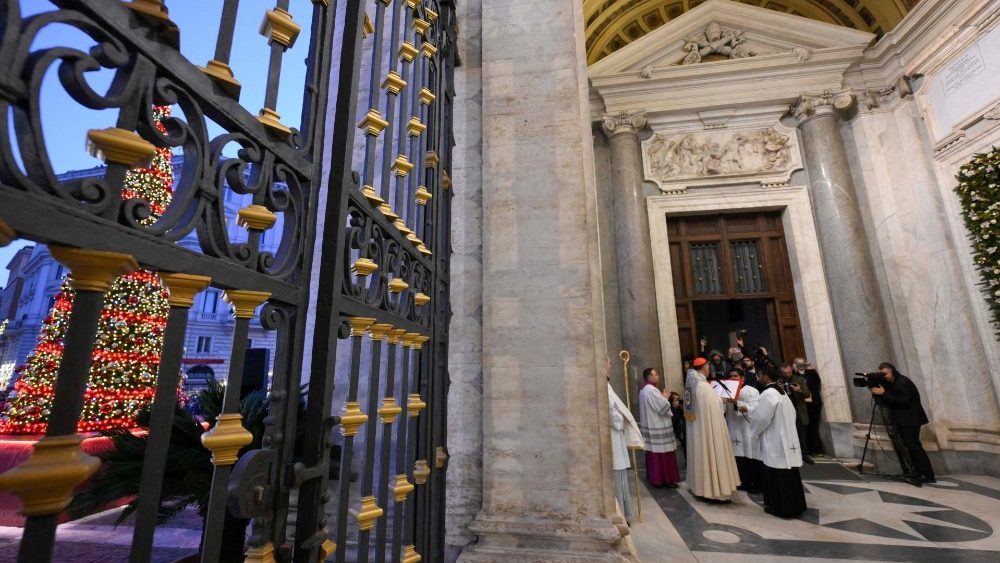 El Cardenal Makrickas abrió la Puerta Santa de la Basílica liberiana el 1 de enero de 2025 en la solemnidad de Santa María Madre de Dios