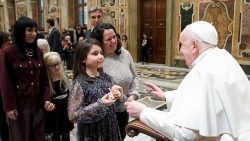 பார்வை குறைபாடுடையோர் அமைப்புடன் திருத்தந்தை