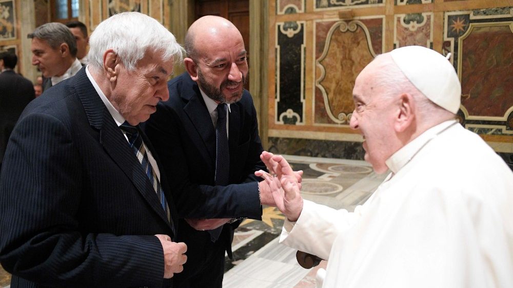 Францішак з дэлегацыяй Італьянскага саюза сляпых і слабавідушчых