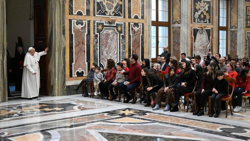 Францішак з дэлегацыяй Італьянскага саюза сляпых і слабавідушчых