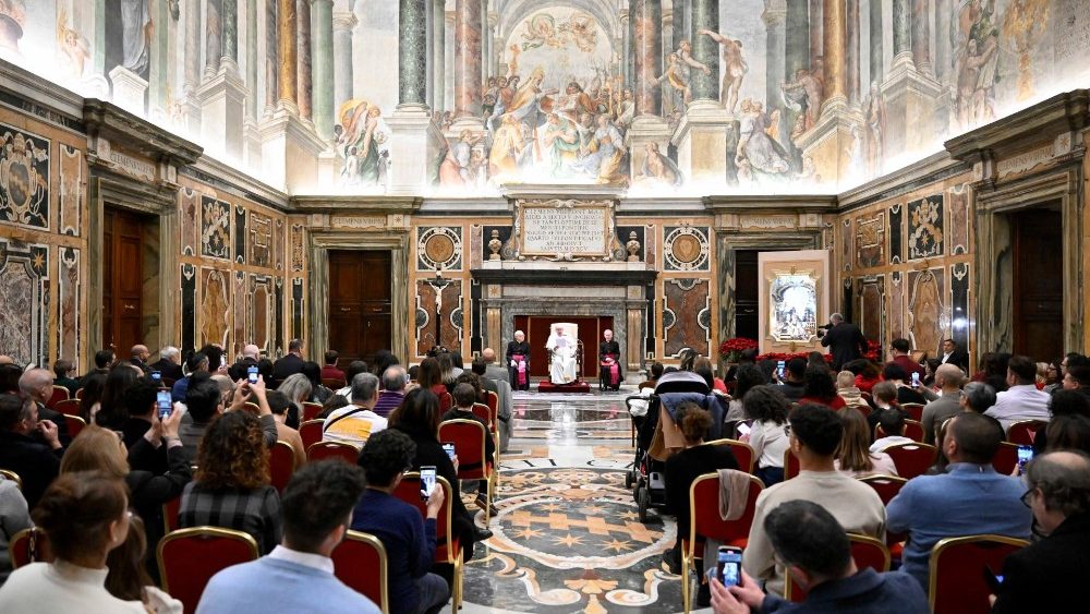 Францішак з дэлегацыяй Італьянскага саюза сляпых і слабавідушчых