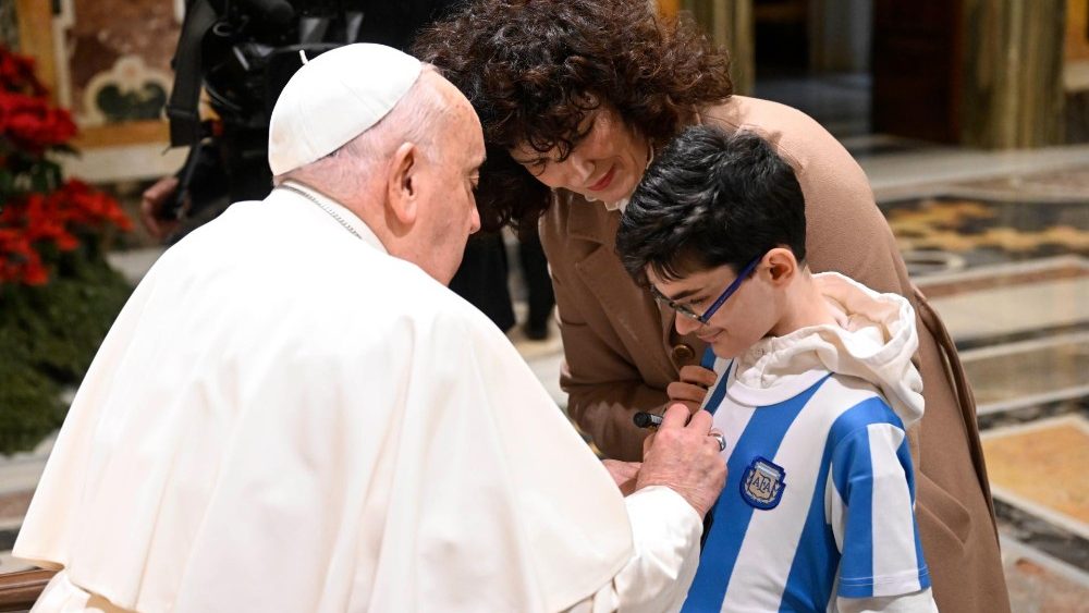Францішак з дэлегацыяй Італьянскага саюза сляпых і слабавідушчых