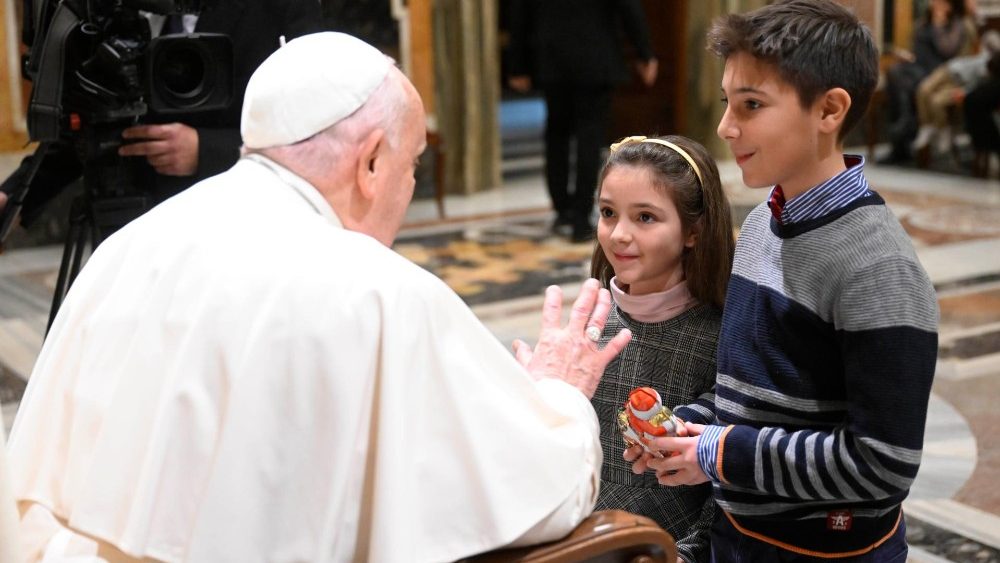 Францішак з дэлегацыяй Італьянскага саюза сляпых і слабавідушчых