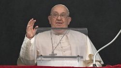 2025.01.05 LPàpa Franswa na tango ya esakola ya Maria, na nsambo la Angelus