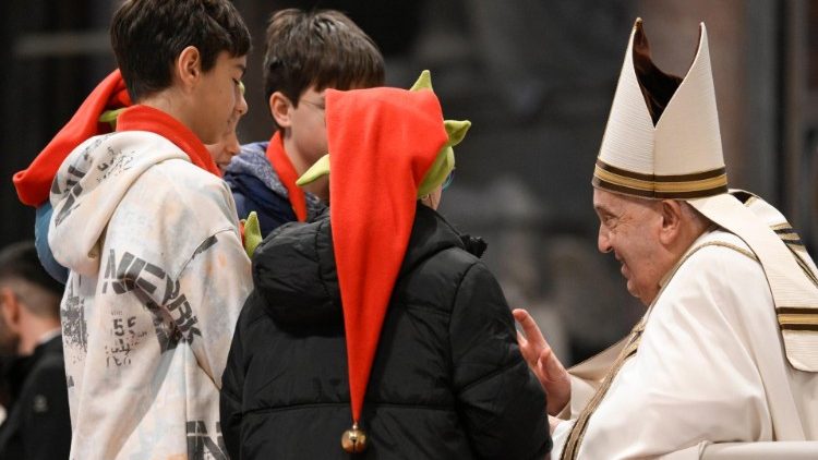 Ferenc pápa és a Három királyok képviselői a vízkereszti szentmisén