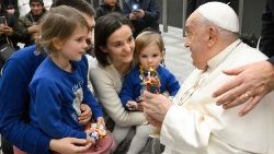 Papież z pielgrzymami na audiencji ogólnej