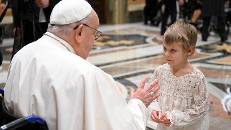 El Papa recibe en el Palacio Apostólico a los niños enfermos de Polonia