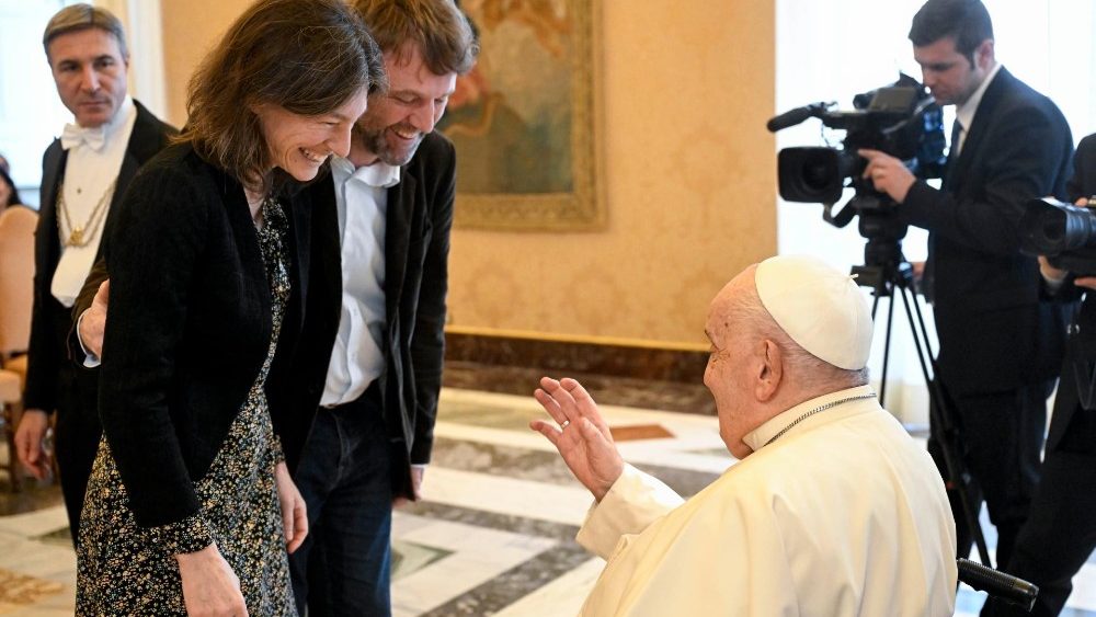 Papa com os responsáveis pelo “Congrès Mission”