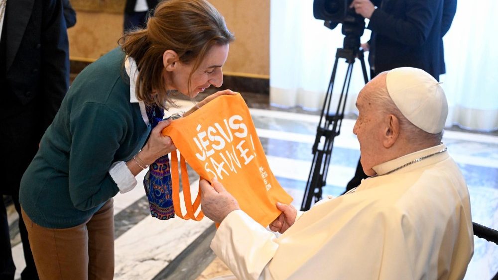 Papa com os responsáveis pelo “Congrès Mission”