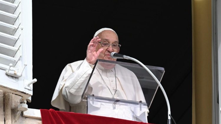 Popiežius sekmadienio vidudienį