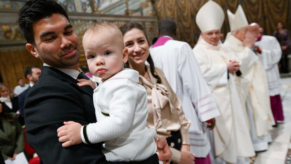 Хрост дзяцей супрацоўнікаў ватыканскіх устаноў