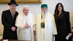 ഫ്രാൻസിസ് പാപ്പാ ബെക്താഷി സമൂഹത്തിന്റെ പ്രതിനിധികളെ വത്തിക്കാനിൽ സ്വീകരിച്ചപ്പോൾ