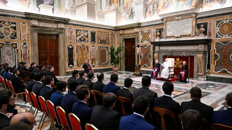 Papa akiwa na waseminari wa Cordoba