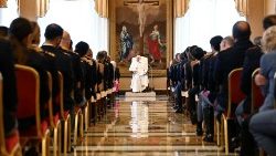 البابا يستقبل ضباط وعناصر مفتشية الأمن العام، التابعة للشرطة الوطنية الإيطالية والمولجة السهر على الأمن في الفاتيكان