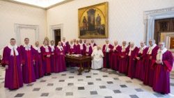 திருத்தந்தையுடன் திருஅவையின் உச்ச நீதிமன்ற உயர் மட்ட அதிகாரிகள்