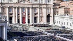 Հրապարակային ունկնդրութիւն։ Արխիւային նկար