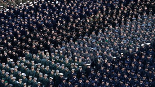 Il Papa alle Forze armate: non lasciatevi sedurre dalle armi, difendete sempre la vita